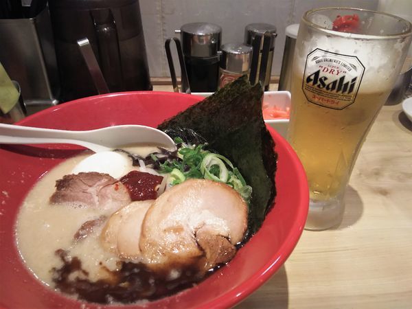 「「ビアラーメン」CP(特製赤丸+生ビール×5)¥1,296」@博多一風堂 ラスカ茅ヶ崎店の写真