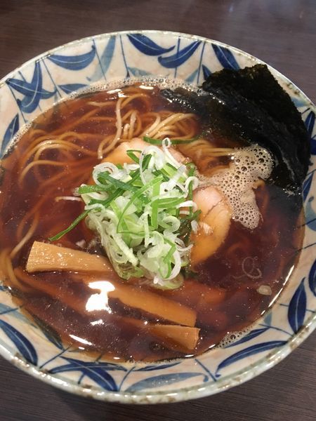 「焦がし煮干し醤油」@燵家製麺の写真