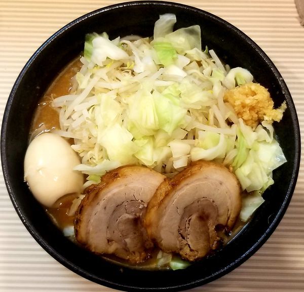 「二郎系(旨辛)ヤサイマシ+玉子」@ラーメン ポール亭の写真