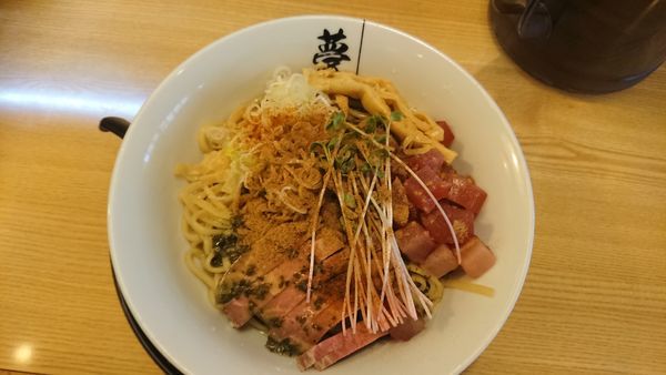 「限定鮪生ハムとバジルの冷和風まぜそば 950円」@彩色ラーメン きんせい総本家夢風の写真