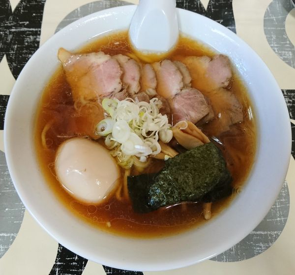 「チャーシューメン(昔ながら・平麺)＋味玉」@寺カフェ 中華そば水加美の写真