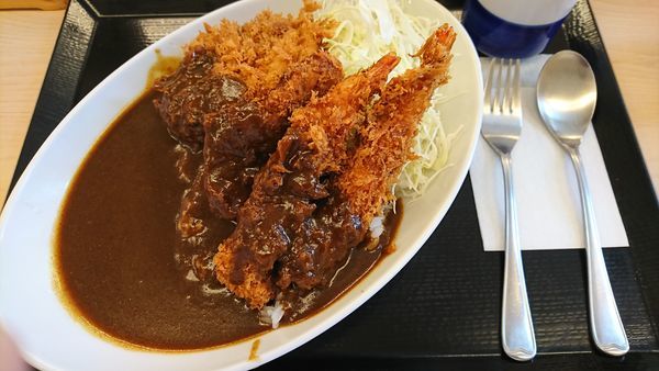 「海老・ひれ・メンチカツカレー　８５３円」@かつや 稲毛海岸店の写真