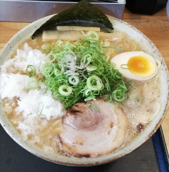 「濃厚煮干し中華そば特盛、玉ねぎトッピング　計860円」@清勝丸 相模大野店の写真