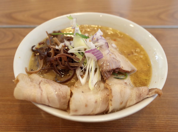 「味噌スモークチャーシュー麺…1100円」@富川製麺所の写真
