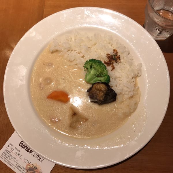 「ホワイトカレー」@ドンピエール エクスプレスカレー 東京駅店の写真