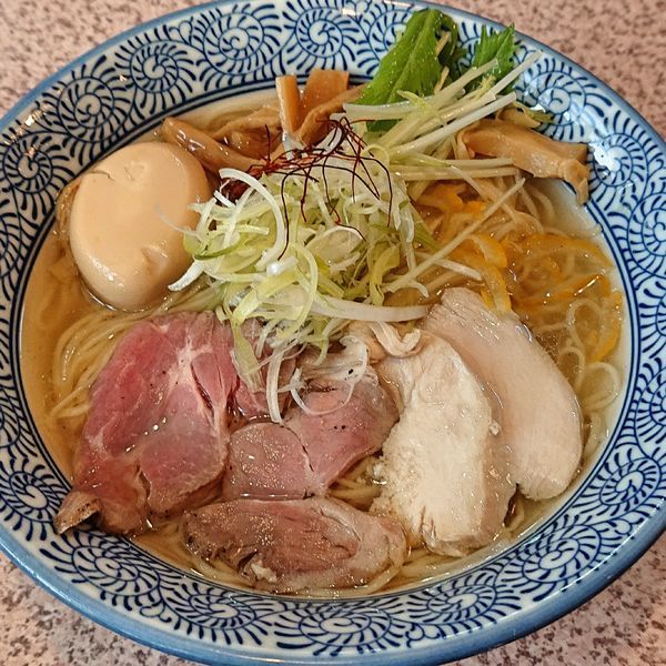 「淡麗全部のせ塩そば980 中盛50」@麺処 かつ善の写真