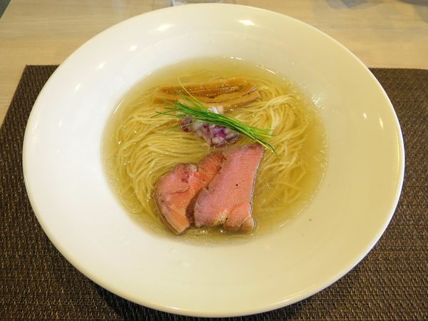 「宍道湖しじみ中華蕎麦＜塩＞ ８００円」@宍道湖しじみ中華蕎麦 琥珀 東京本店の写真