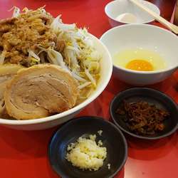 ラーメン　豚１枚　玉子　魚粉