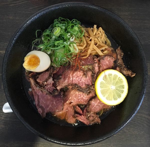 「冷やしローストビーフそば 大盛」@あら焼鶏白湯 カシムラの写真