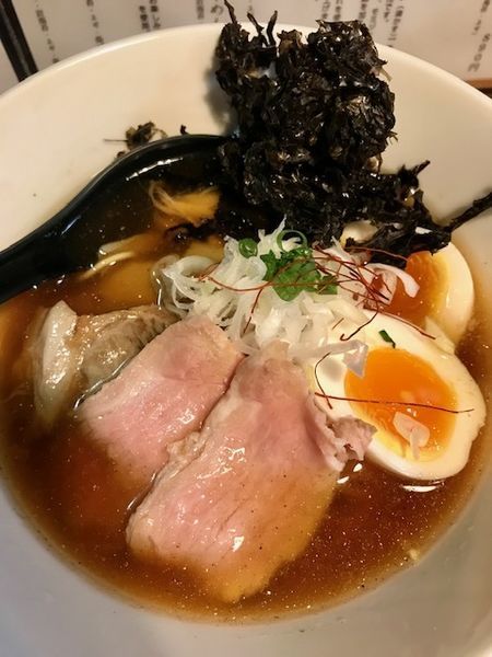 「味玉醤油らーめん 890円」@拉麺 黒ノ坊 三軒茶屋店の写真