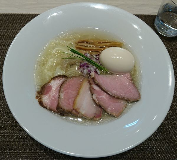 「特製中華蕎麦＜塩＞」@宍道湖しじみ中華蕎麦 琥珀 東京本店の写真