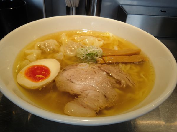 「塩ワンタンめん９００円」@自家製麺 らあめん吟の写真