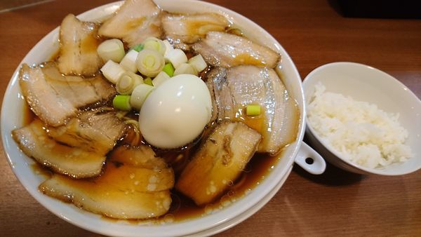 「特盛チャーシュー中華そば、半ライス」@濃厚中華そば 佐とうの写真