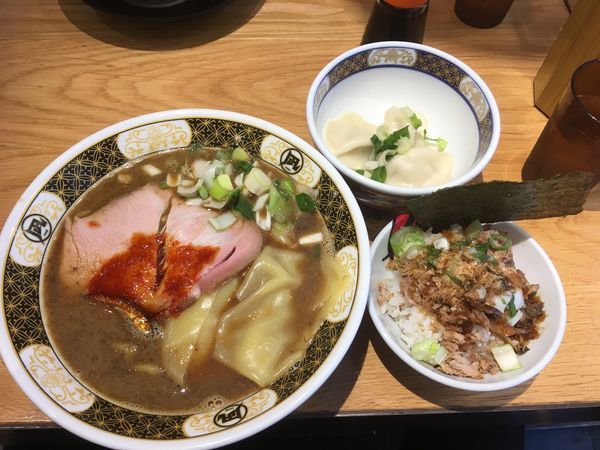 「すごい煮干しラーメンセット」@ラーメン凪 川口東口駅前店の写真
