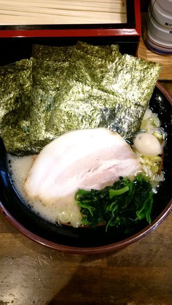 「豚骨塩らーめん   700円」@横濱家系ラーメン 暁家の写真