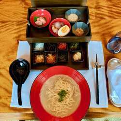 同ホテルのルームサービスで一風堂のスペシャルラーメン