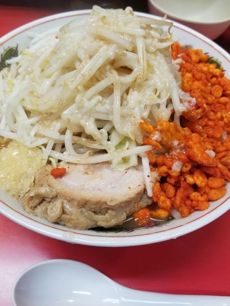 「ラーメン　少なめ　にんにく油カラアゲ」@千里眼の写真