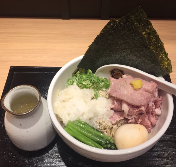 「特製冷やし縞鯵油そば1070円+税」@真鯛らーめん 麺魚 錦糸町PARCO店の写真