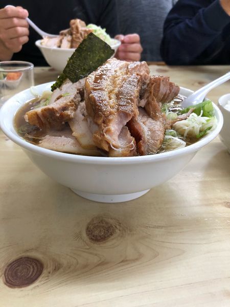 「チャーシューワンタン麺大盛り 小ライス」@味の大西 本店の写真