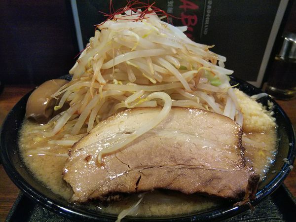 「豚基本　※野菜増＆麺大盛：無料　＋味玉：クーポン」@麺賊喜三郎の写真