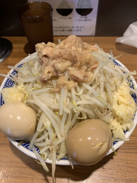 「ラーメン並 野菜ちょい増し ニンニクマシマシ 脂」@びんびん豚の写真