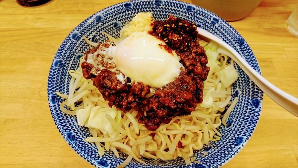 「【期間限定】キーマカレーの油そば(中盛･ニンニク)」@らーめん きじとらの写真