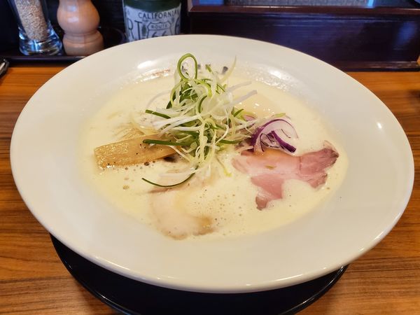 「味玉鶏白湯ラーメン醤油」@麺匠 麦之助の写真