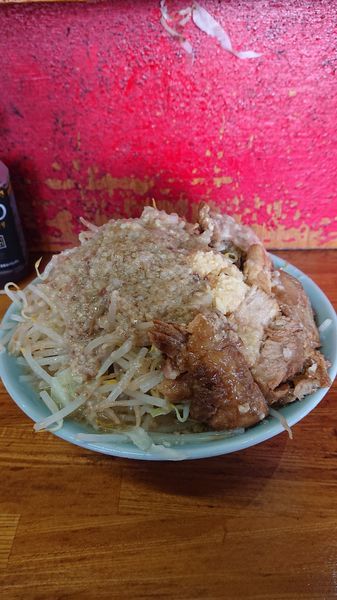 「チャーシュー麺  野菜多め  ニンニク  アブラ」@ラーメン髭の写真