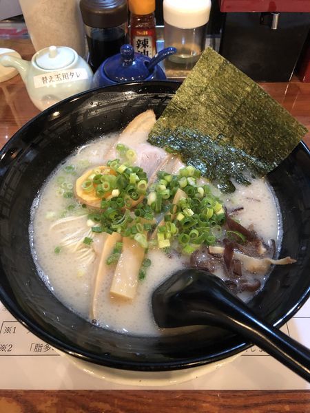 「とんこつ全部のせ(醤油ベース)」@博多とんこつラーメン しろひげの写真