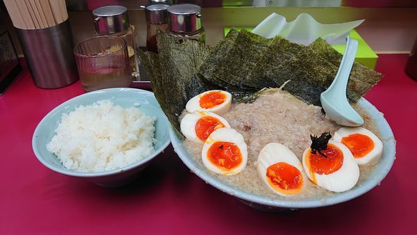「ネギ塩チャーシュー麺、太麺、味玉×３、のり、コテコテ、ライス。」@ラーメンショップ 牛久結束店の写真