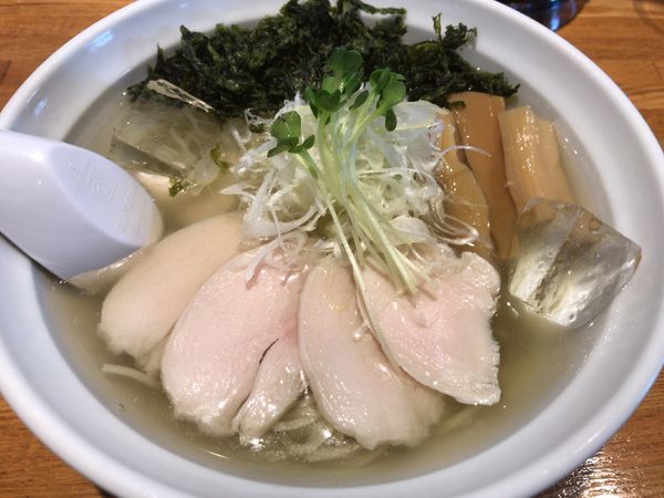 「季節限定：冷たい磯塩ラーメン（ストレート麺）950円」@麺屋 銀次郎の写真