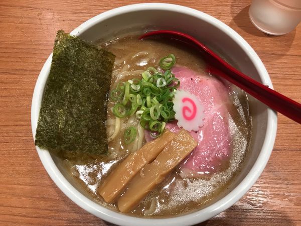「煮干中華そば 780円 中太麺」@煮干中華そば 鈴蘭 新宿店の写真