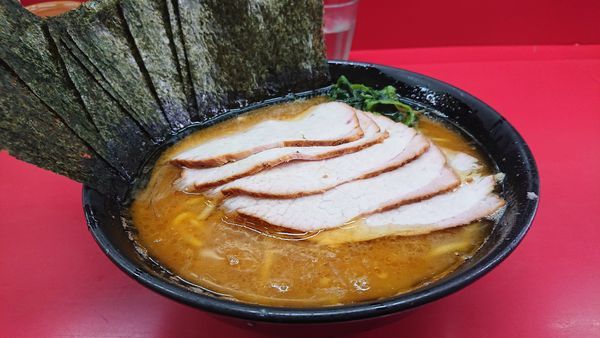 「チャーシュー麺  のり 麺ｶﾀ味ｺﾒｱﾌﾟﾗｽｺｼﾏｼ」@ラーメン杉田家の写真