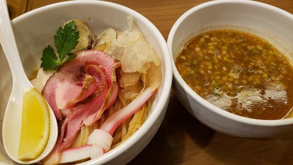 「蛤と鶏のつけそば 1000円」@むぎとオリーブ さいたま新都心店の写真