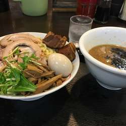 大つけ麺の熱盛り