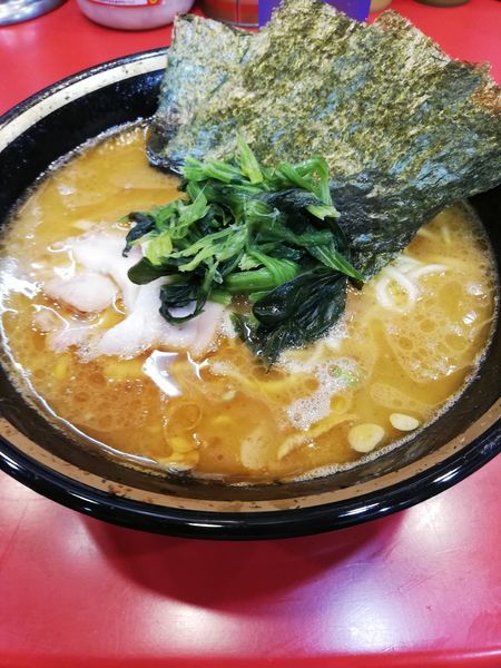「ラーメン 中盛」@家系総本山 ラーメン吉村家の写真
