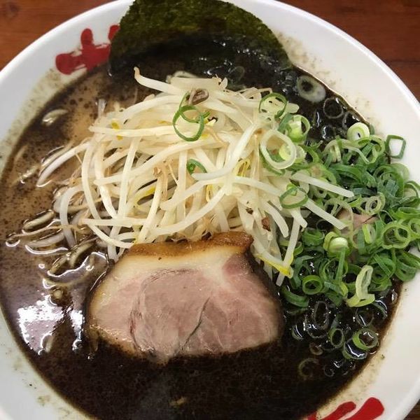 「黒マー油豚骨醤油ラーメン　７５０円」@なんつッ亭 弐 品川店の写真