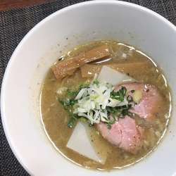 ラーメン 背脂煮干し  ８００円