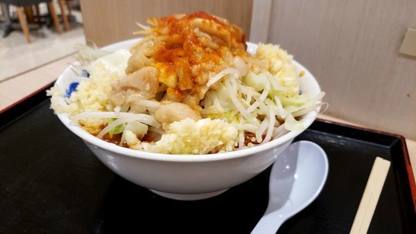 「辛ラーメン全マシニンニクアブラトリプル」@ジャンクガレッジ イオン北戸田店の写真