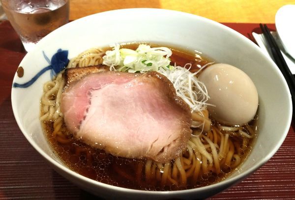 「醤油、細麺」@麺 みつヰの写真