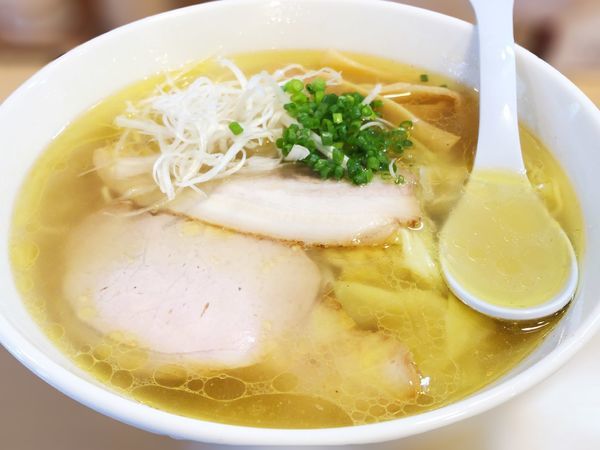 「地鶏塩ワンタンそば 大」@地鶏中華そば さやまの写真