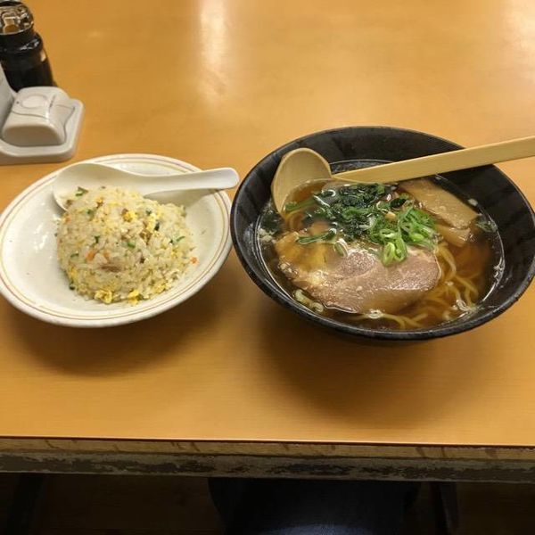 「ラーメンチャーハン　７５０円」@天下一 五反田店の写真