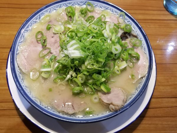 「チャーシューメン＋ネギ追加」@博多ラーメン しばらく 町屋店の写真