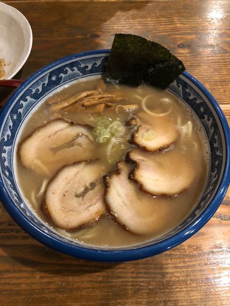 「しょうゆとんこつチャーシュー 大盛り 半チャーハン」@麺屋 だいの写真