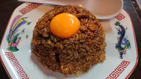 「ヤキメシ 黄身のせ 1/2」@末廣ラーメン本舗 盛岡分店の写真