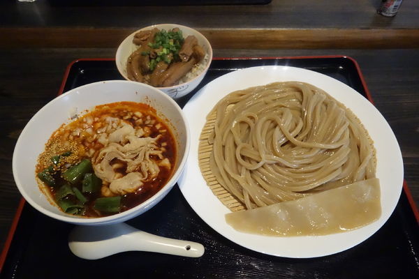 「赤肉汁うどん並（ハイブリッド麺に変更）＋ミニもつ丼」@自家製うどん うどきちの写真