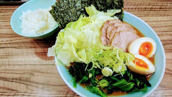 「究極ラーメン(麺硬め･味濃いめ･油少なめ)+ライス」@横浜ラーメン 武蔵家 中野本店の写真
