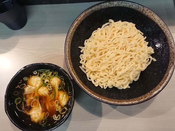 「つけそば＋わんたん」@横浜中華そば 維新商店の写真