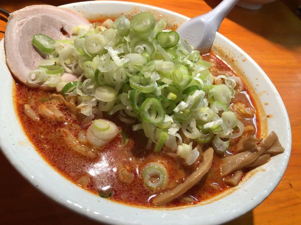 「旨辛みそらーめん（中盛・薬味多め）」@こってりらーめん せきやけの写真