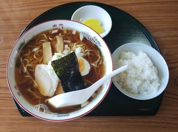 「鶏ガラと煮干が薫る中華そば680円」@豚児の写真